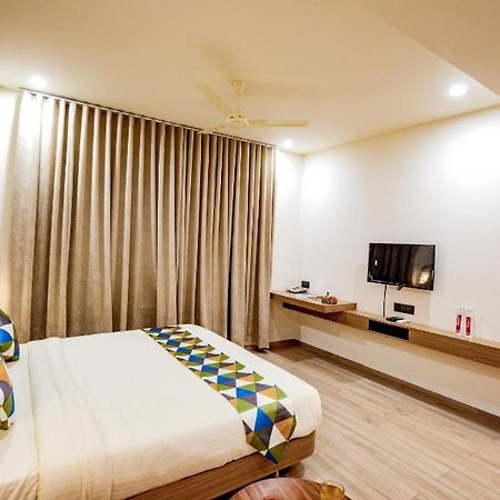 Hotel Nexus Rajkot Luaran gambar