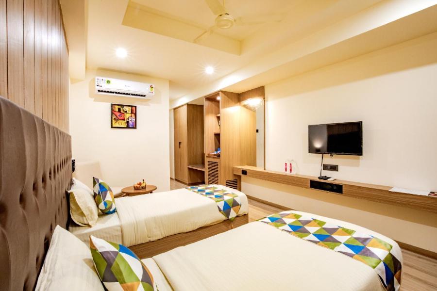 Hotel Nexus Rajkot Luaran gambar
