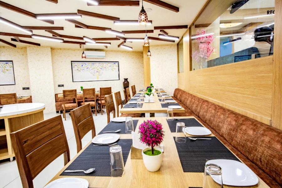 Hotel Nexus Rajkot Luaran gambar