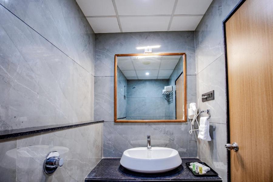 Hotel Nexus Rajkot Luaran gambar